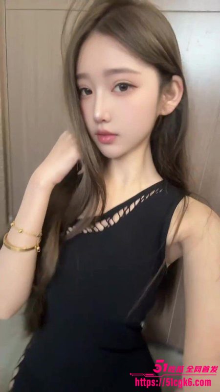 快手顶级网红 胡逗逗 土豪重金定制福利流出 露脸骚舞三点粉嫩 对镜展示大黑骚逼 清纯女神私下竟如此淫骚！-51吃瓜网