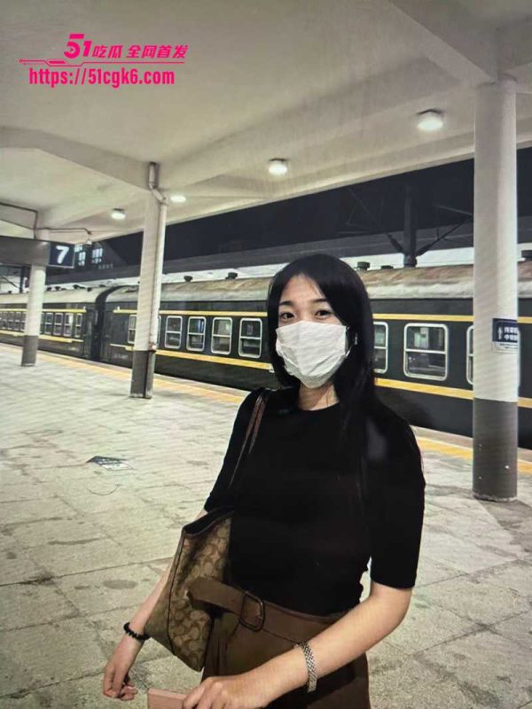 安徽00后嫩妹 火辣身材让人垂涎 无套情趣装火辣诱人 蜜汁肥穴被男友爆操 ！-51吃瓜网