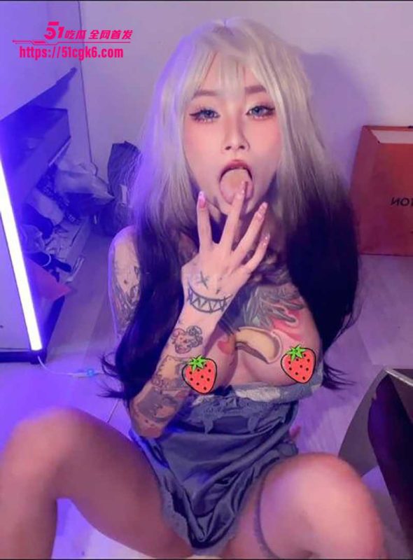 推特网红 阿璃Ahri 口爱乳交特辑 反差符文战士深情口交满脸潮红 浴室内无套后入内射！-51吃瓜网