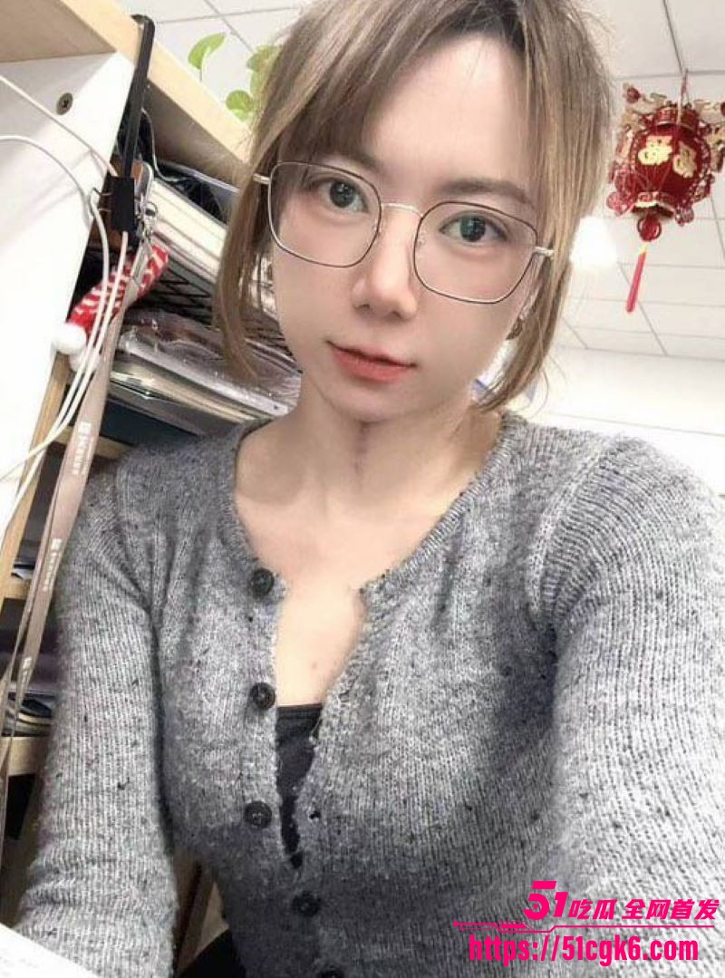 北方文员 小段 私生活大曝光 B杯粉嫩少妇三通 每晚加班服侍舔弄领导 翻白眼挑逗 眼神勾魂！ - 51吃瓜网-51吃瓜网