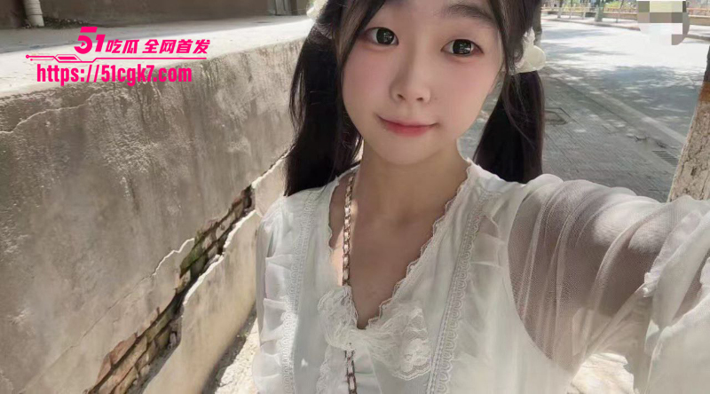 青岛大学反差学生妹 萝莉学姐 私下竟是金主爸爸的专属母狗 巨黑鲍鱼风骚反差 自慰视频被曝光 ！-51吃瓜网