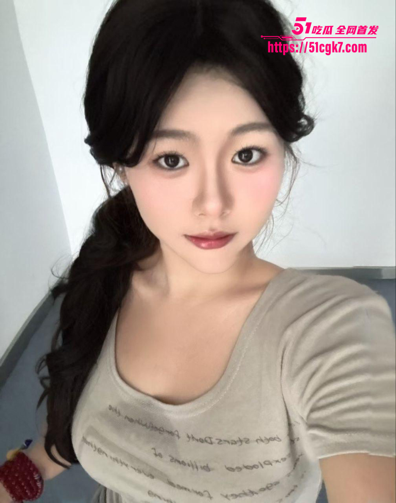 极品福利姬 惠惠子 第一次线下拍摄 粉嫩奶子吸睛 无敌蜜桃臀诱惑！ - 51吃瓜网-51吃瓜网