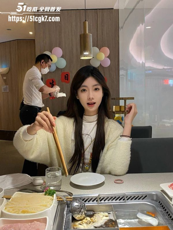 广东极品校花 夏晓红 不雅视频泄露！清纯少女被金主包养调教成母狗 反差感十足！-51吃瓜网