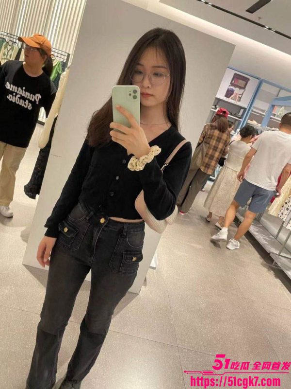 北航深圳学妹 赵蕊 约炮视频流出 性感装扮撩翻全场 嫩穴被打桩爆插 骚态撩人！-51吃瓜网