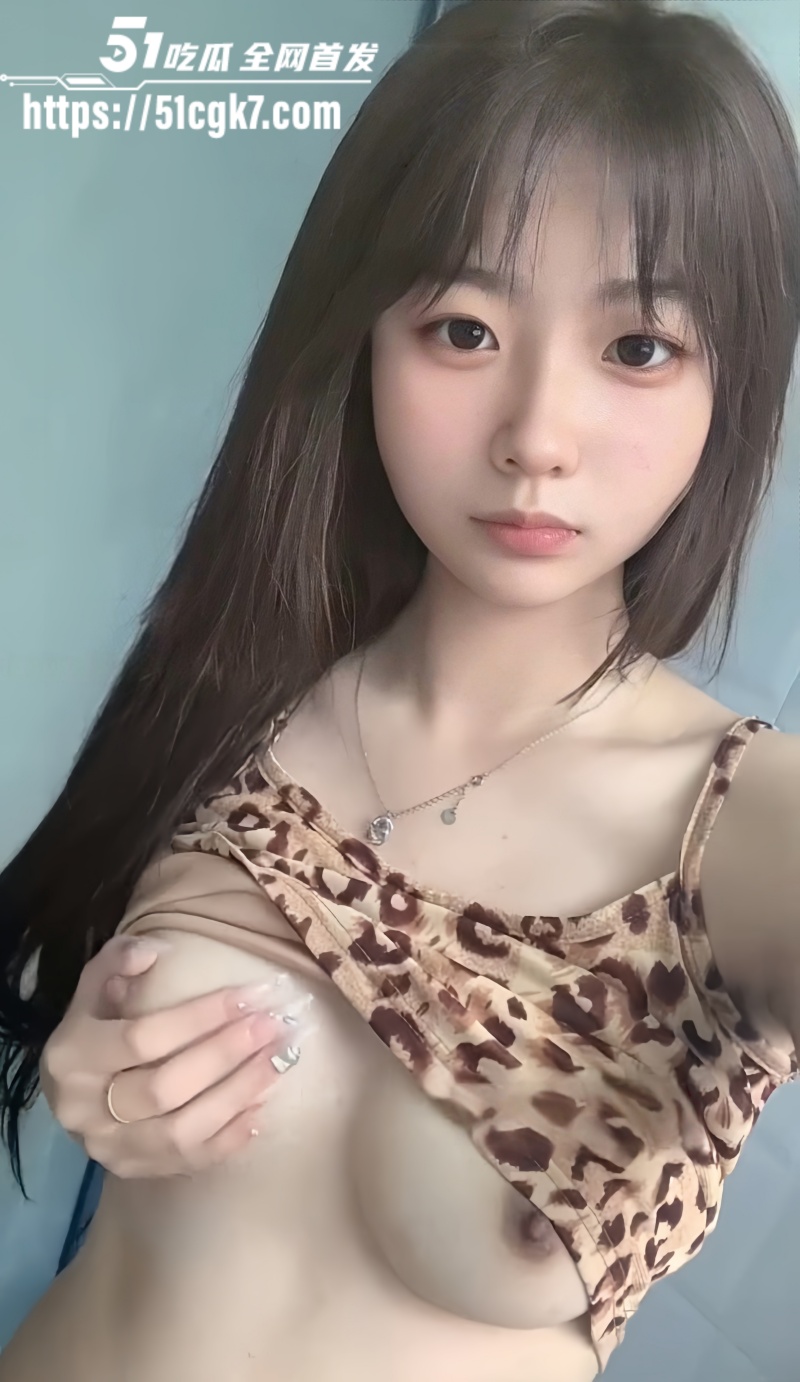 清纯高颜值学生妹宿舍自拍 可爱脸蛋性感身材 时不时对着镜头卖萌 极限挑逗撩拨你的欲望！ - 51吃瓜网-51吃瓜网