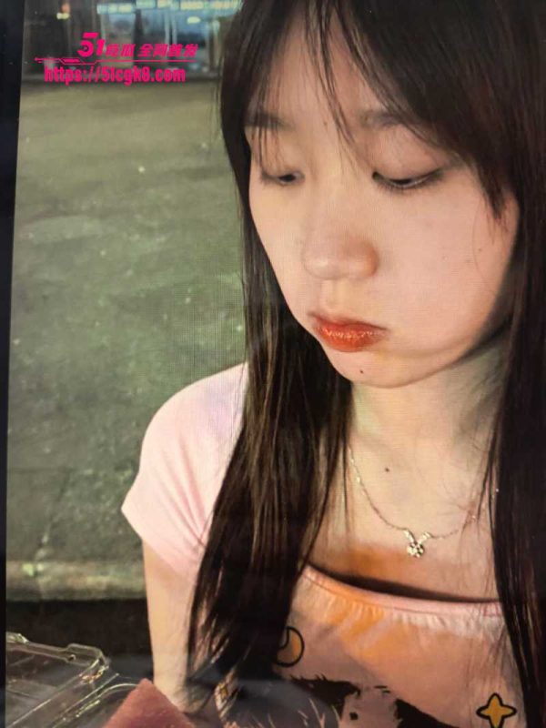 湖南长沙00后高颜值情侣 酒店做爱视频被男友曝光 酒店口交打桩爆操 各种姿势变换不断！-51吃瓜网