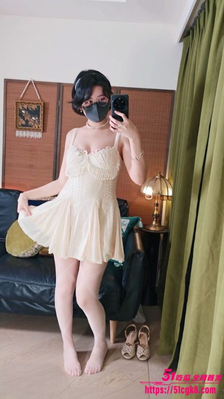 推特福利姬 奶咪 付费订阅视频 镜头前搔首弄姿主动掰穴自慰 紧致后庭被闪光肛塞撑开 骚态尽显！-51吃瓜网