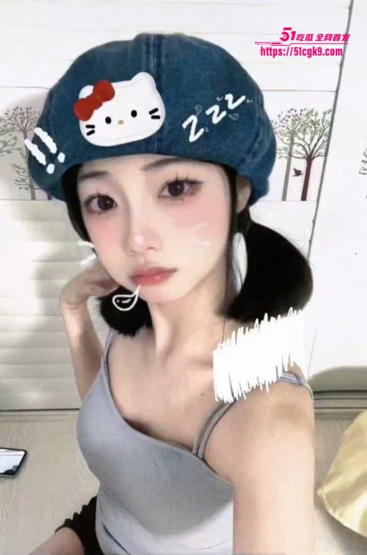 高校反差女大学生 私拍视频遭男友曝光 床上激情翻云覆雨 口爆吞精样样精通！-51吃瓜网