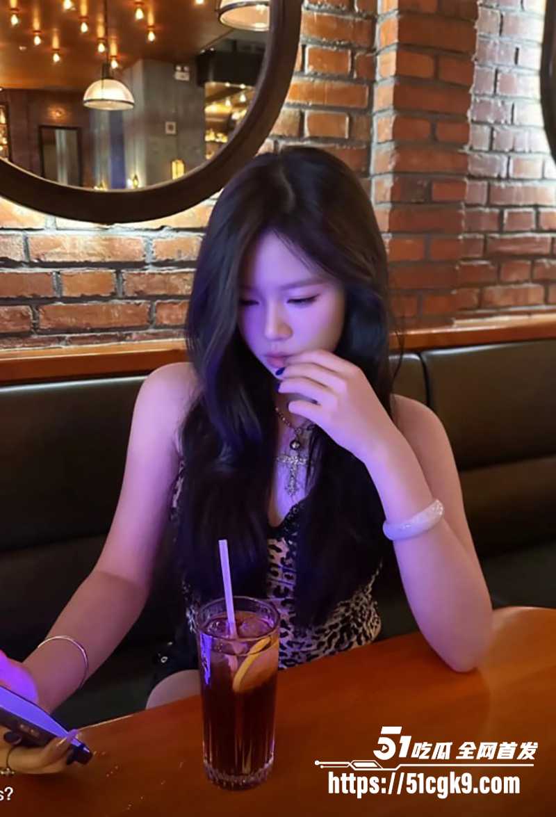 山东小美女 徐梦瑶 不雅视频流出!为升职沦为老总的受虐母狗 上班躲桌下舔屌挨插 拴着狗链被性虐爆操! - 51吃瓜网-51吃瓜网