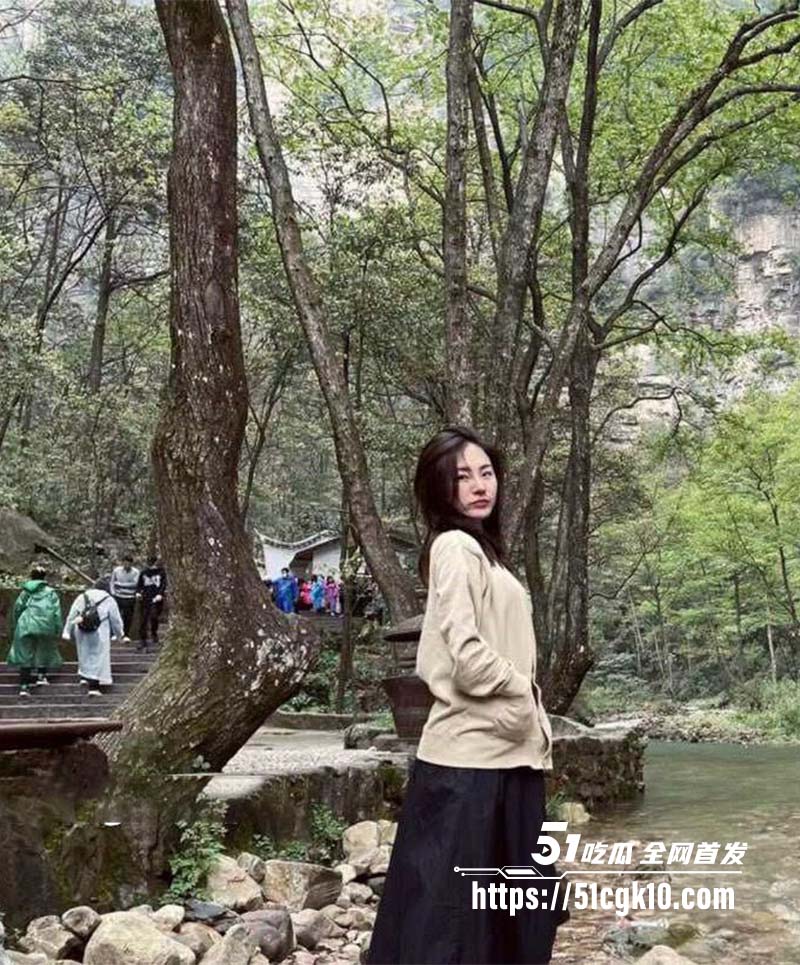 高颜值反差曝光 情侣酒店真实自拍泄密 外表高冷的美女被地里是个任人玩弄的母狗 - 51吃瓜网-51吃瓜网