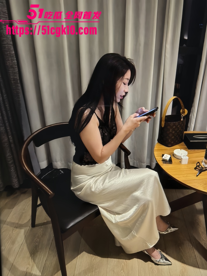 江苏南京银行女职员 李丹丹 私密视频被绿帽癖男友曝光 酒店激情狂欢变换骚姿无套爆操！ - 51吃瓜网-51吃瓜网