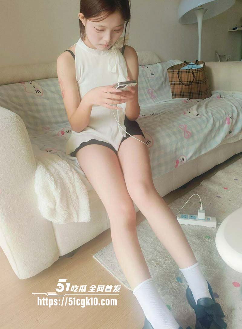 情侣自拍泄密 高颜值反差婊娇小嫩妹和社会青年同居 日常做爱视频遭男友曝光 - 51吃瓜网-51吃瓜网