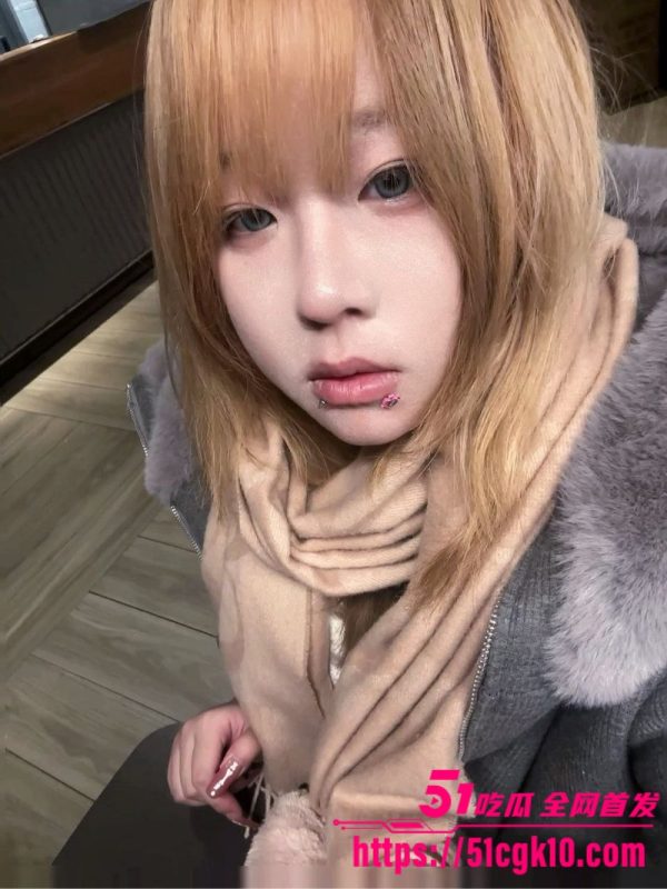 快手精神小妹私拍 超嫩肥奶撅屁股求操 跪地吃鸡淫骚至极！-51吃瓜网