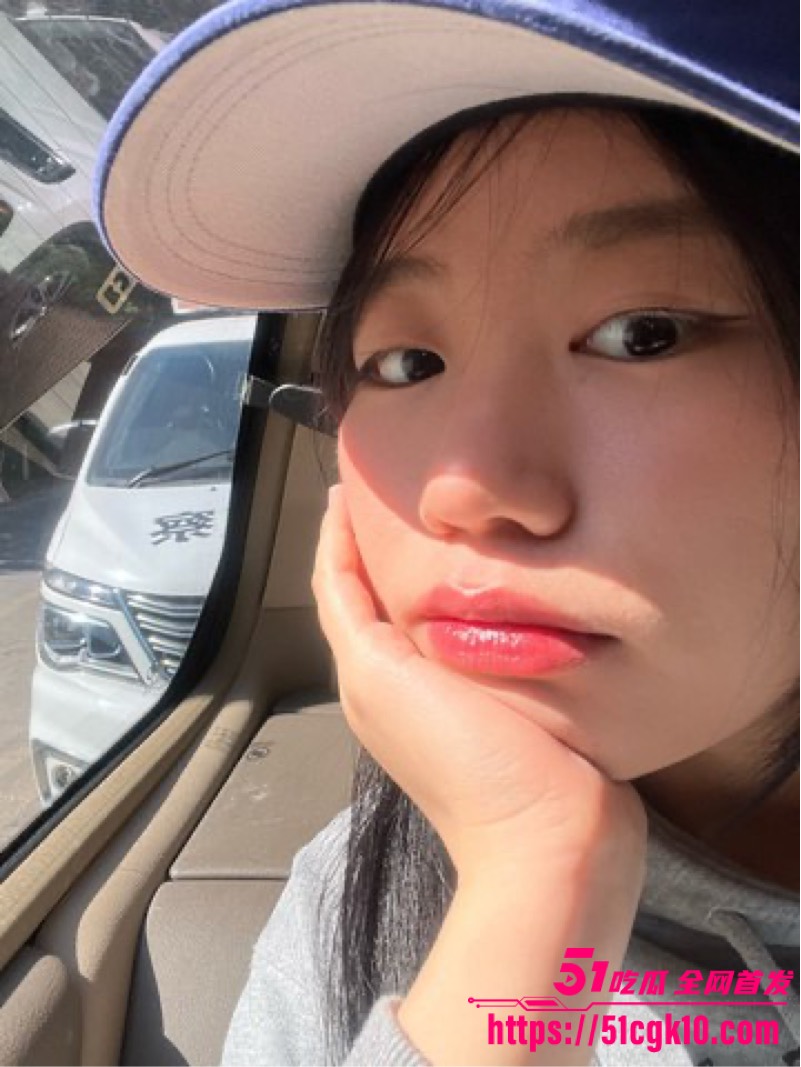 顶级尤物 momocats 第二弹来袭 反差眼镜妹晚上化身骚母狗 跪舔金主被操到淫水狂喷！ - 51吃瓜网-51吃瓜网