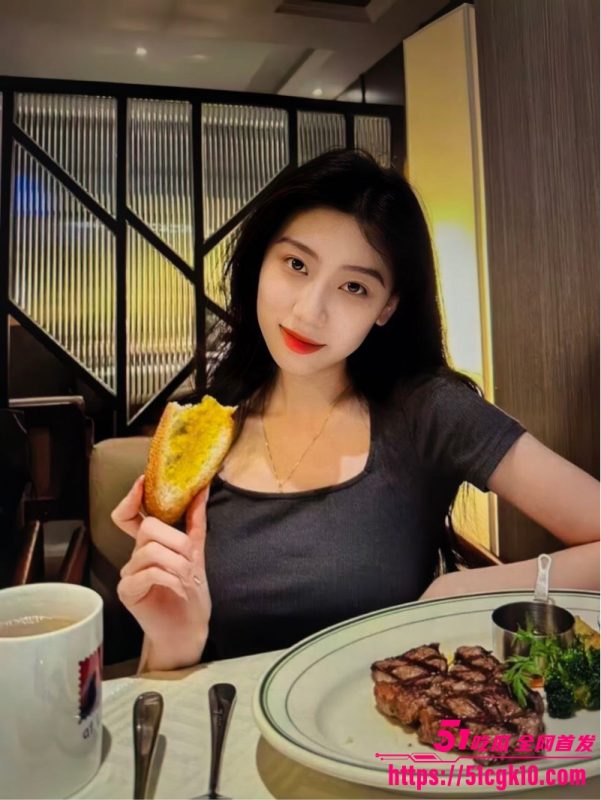 反差女大学生 刘晓丽 做爱视频泄密 黑色情趣套装被炮友狂操 口爆后入各种姿势玩不停！-51吃瓜网