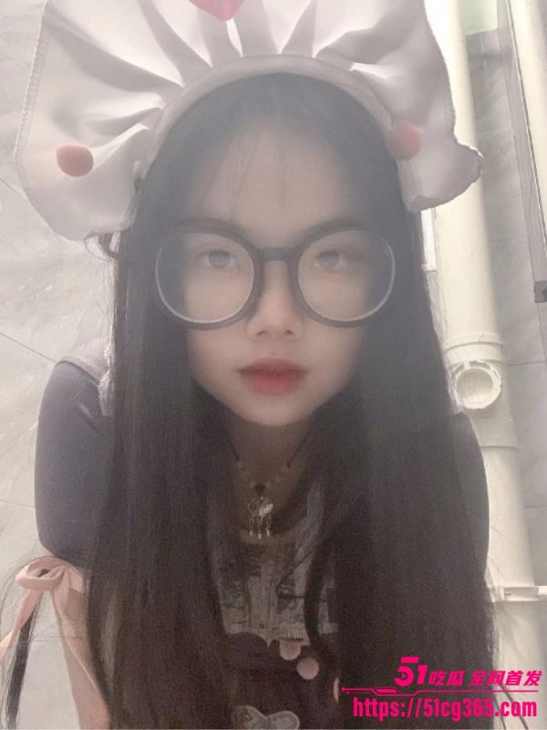 湖北武汉反差学生妹 同居后淫荡视频暴露 把男友舔得欲仙欲死！-51吃瓜网