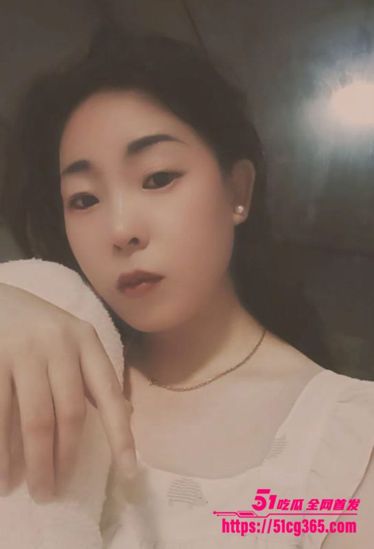 河北沧州骚妻 小妖 不雅视频流出 饥渴少妇厨房勾引丈夫好友 偷偷真空露穴发骚挑逗 舔屌揉臀十分刺激！-51吃瓜网