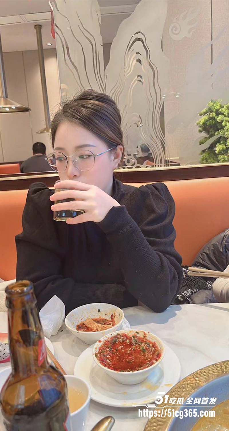 高颜值反差曝光 极品少妇和3个男的一起做爱4p被刮逼毛被强制内射 女人如虎胃口属实大 - 51吃瓜网-51吃瓜网