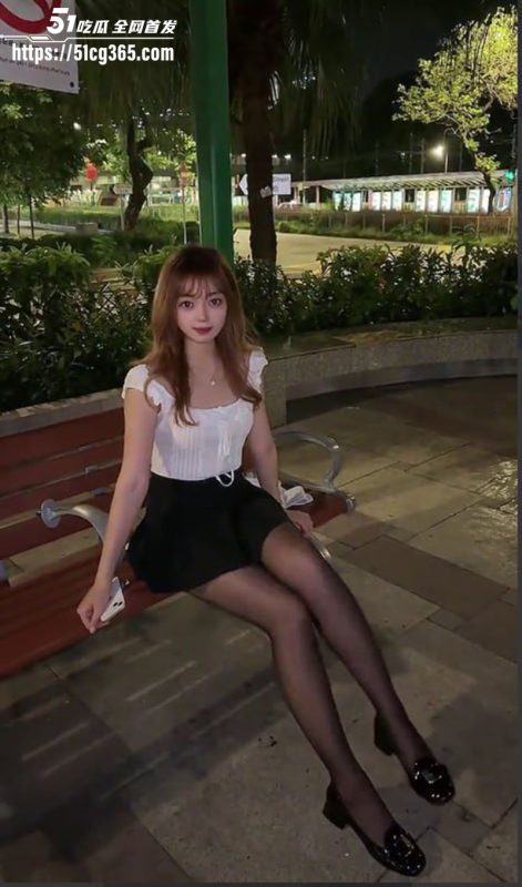 极品网红 小doll芽 私密视频流出 纤细身材性感妖娆 黑丝长腿道具自慰 清纯反差极致淫骚！-51吃瓜网