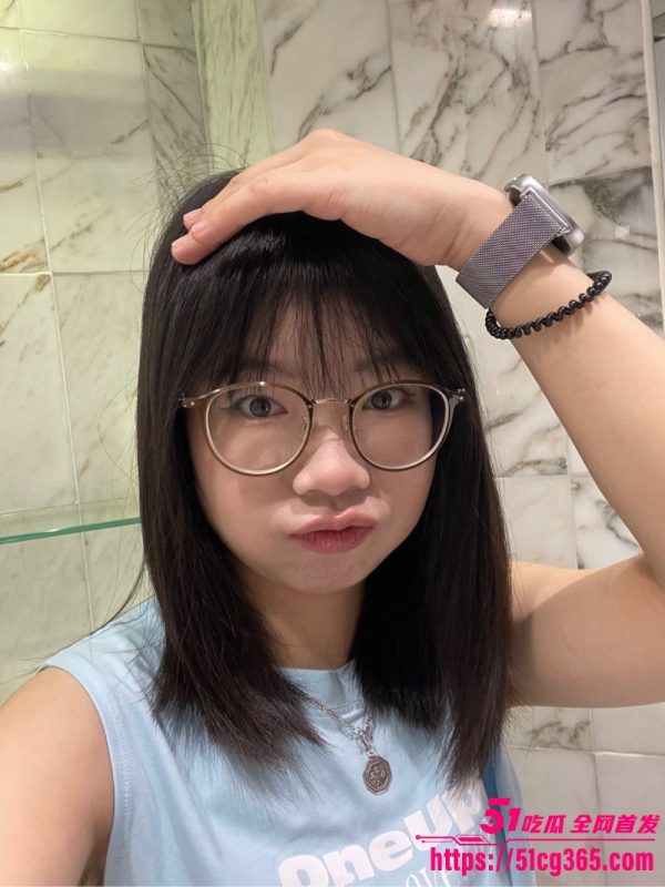海南大二学妹 孙晓晴 暑假跟男友出租屋尽情做爱 父母眼里的乖乖女 男友面前的骚母狗！-51吃瓜网