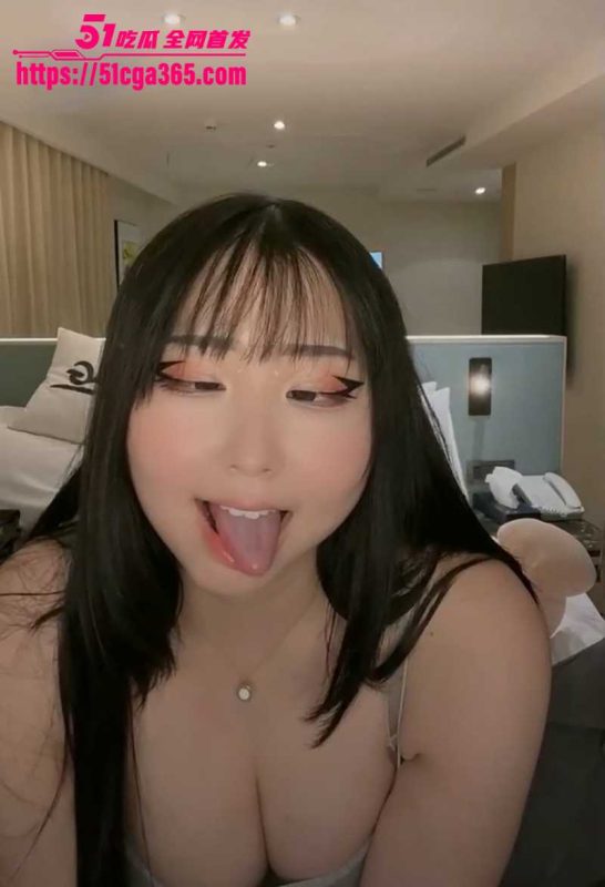 新加坡顶流女优 MsBree 空降SWAG付费直播秀！与两位美女火辣激吻互舔酥胸 撅臀露穴自慰裸舞尽显魅惑！-51吃瓜网