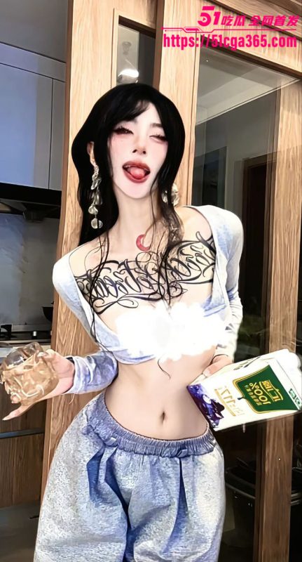 抖音网红纹身师 周璟瑜Yu 浑身刺青性感炸裂 直播真空漏点 大奶子乳晕清晰可见!-51吃瓜网