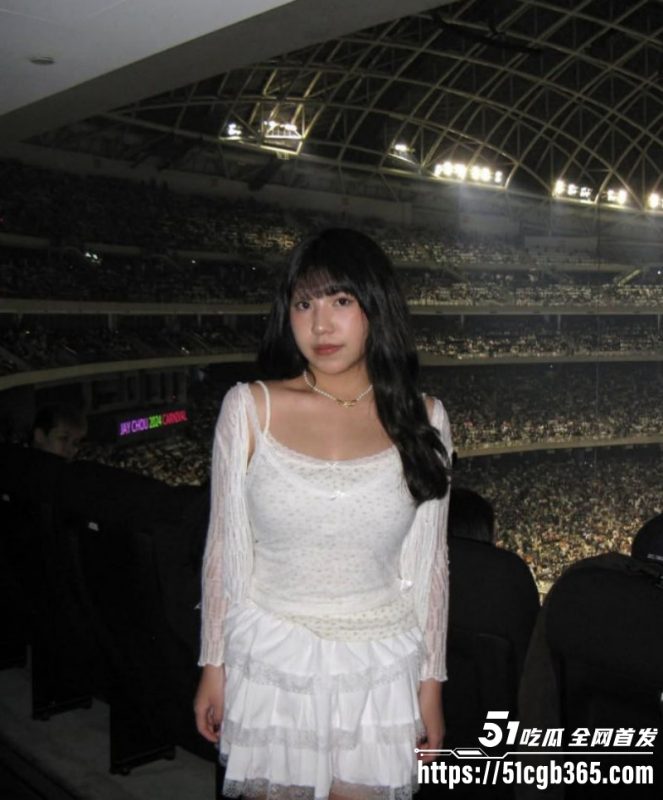 台湾高雄医学大学 蔡咏淇 兼职车模被金主重金拿下 迎合后入暴操 道具开发肛穴！-51吃瓜网