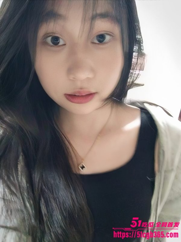 广州白云学院骚货 赵钰 与男友裸聊自慰视频流出 绝美脸蛋黑丝美腿 嫩穴自慰淫水狂喷 诱惑至极！-51吃瓜网