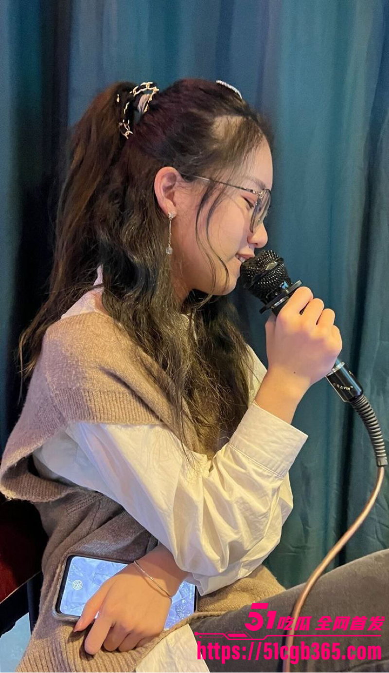 上海风骚少妇 魏欣冉 趁老公上班偷腥被爆 出轨视频流出 口交撅臀骚穴大开 淫荡至极! - 51吃瓜网-51吃瓜网