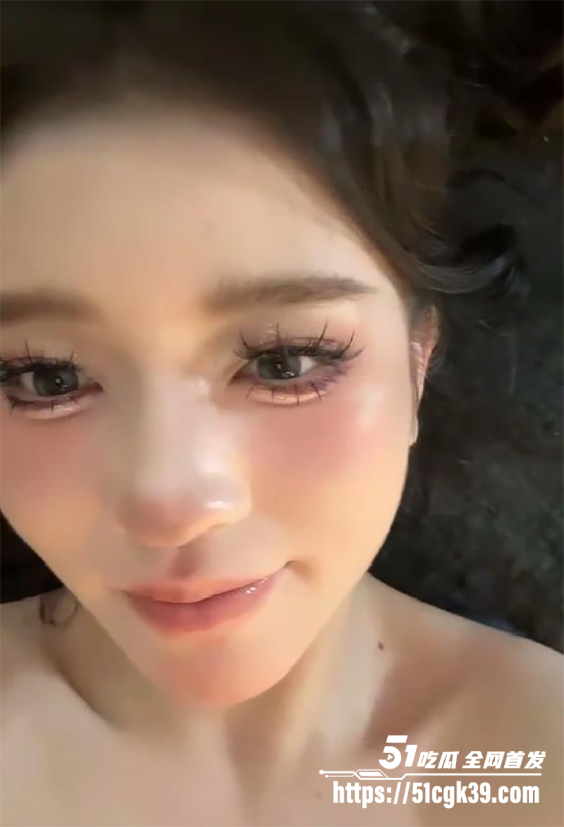 00后美少女裸聊视频流出！巨乳嫩穴全裸出镜 淫声浪语挑逗不停 发骚淫叫让人硬爆 掰逼揉穴看完必射！ - 51吃瓜网-51吃瓜网