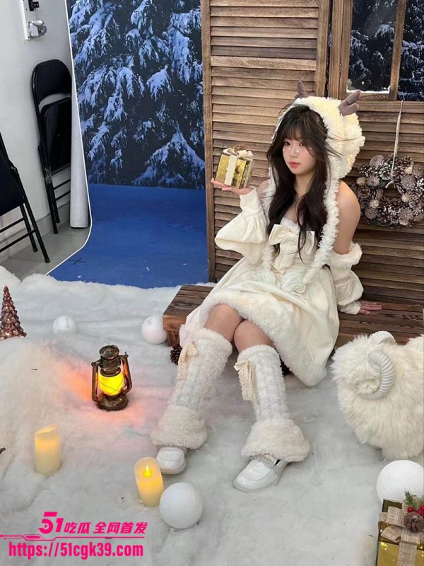 上海极品反差母狗 徐子涵 与闺蜜男友酒店偷情视频流出 骚穴粉嫩白浆四溢 打桩后入呻吟震天！-51吃瓜网