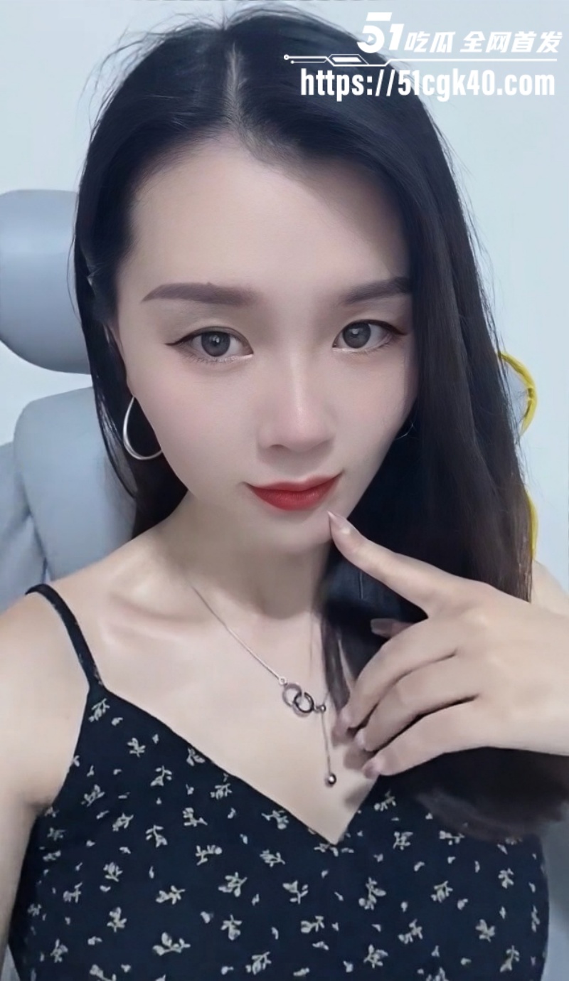 快手主播 怡怡 大尺度定制视频曝光 无内丝袜肥骚逼被大鸡吧狂插 高潮抽搐 淫水狂喷！ - 51吃瓜网-51吃瓜网