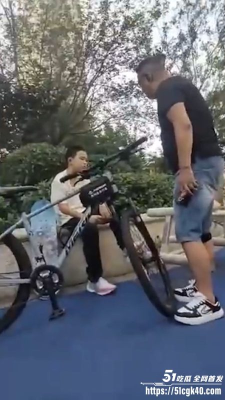 辽宁营口鲅鱼圈霸凌事件再现！3位成年人竟轮番殴打未成年小孩 母亲视频申讨引发公愤！-51吃瓜网