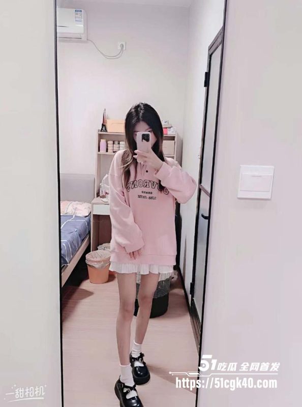 安徽芜湖00后小妹 赵子怡 穿着情趣内衣被男友牵着链子操 直接被男友玩成SM女王-51吃瓜网