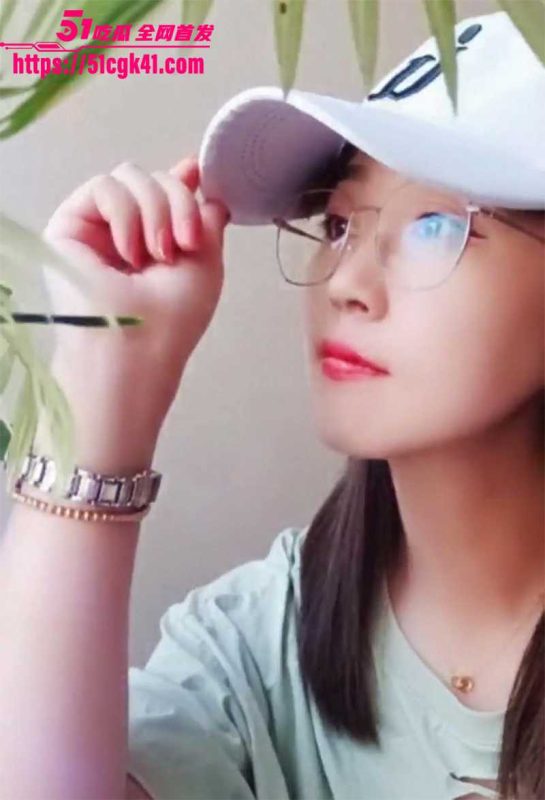 兰州良家少妇不雅视频流出！装贤惠撩汉 卖逼偷情 酒店约炮玩情趣调教 穿开档内裤被后入爆操！-51吃瓜网