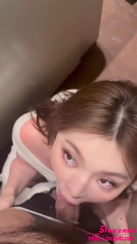 推特巨乳女神 kitty 日本机场惊险吸屌 人生首次吸烟室啪啪 精液喷涌高潮画面震撼！-51吃瓜网