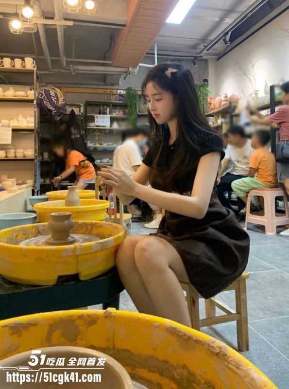 河南郑州神颜校花 吕可盈 为捞金屈身金主 被一晚四次疯狂蹂躏 后入暴操浪叫不止！-51吃瓜网