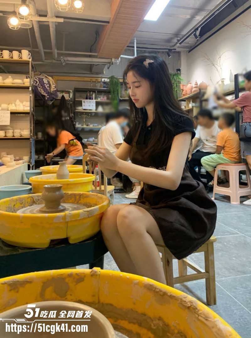 河南郑州神颜校花 吕可盈 为捞金屈身金主 被一晚四次疯狂蹂躏 后入暴操浪叫不止! - 51吃瓜网-51吃瓜网