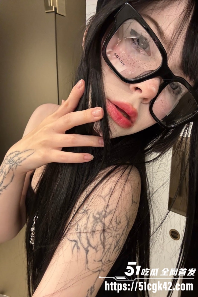 OF网黄 blackshotooo 幼态脸蛋 脸穴同框 白虎嫩穴粉嫩得出水 水晶棒猛插自慰！ - 51吃瓜网-51吃瓜网