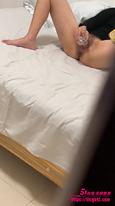 海角乱伦大神 妈妈的丰乳肥臀 遇到老妈和张叔视频自慰 边操老妈边让老妈录视频！-51吃瓜网