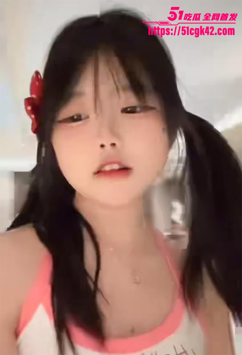 萝莉系网红 幸酱 最新福利流出 用会议软件玩色情直播 白丝袜小内裤美腿大开 双管齐下玩自慰 淫水狂流! - 51吃瓜网-51吃瓜网