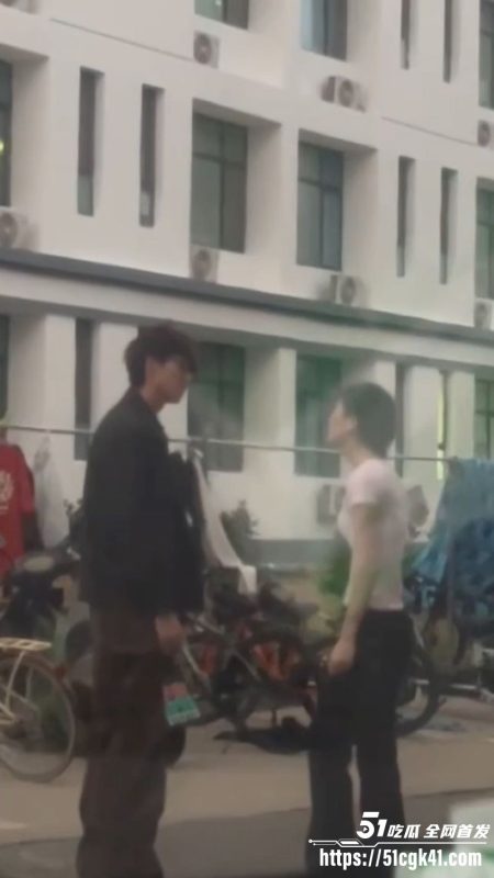 山东外事职业大学 张宇泽 脚踏两船大戏 渣男爱时深插不爱拳打脚踢 围观学生惊呼连连！-51吃瓜网