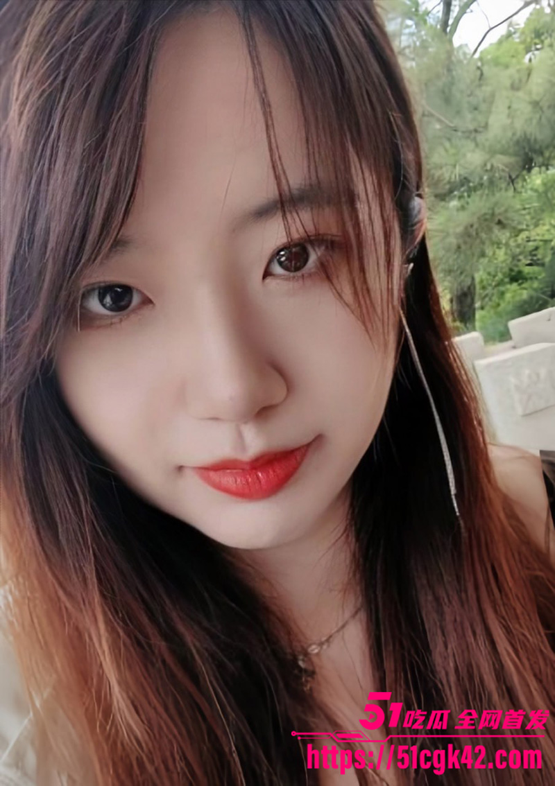 广西小情侣沙发做爱视频流出 肤白如雪高颜值 露脸口交一脸淫靡 后入猛操爽翻天！ - 51吃瓜网-51吃瓜网