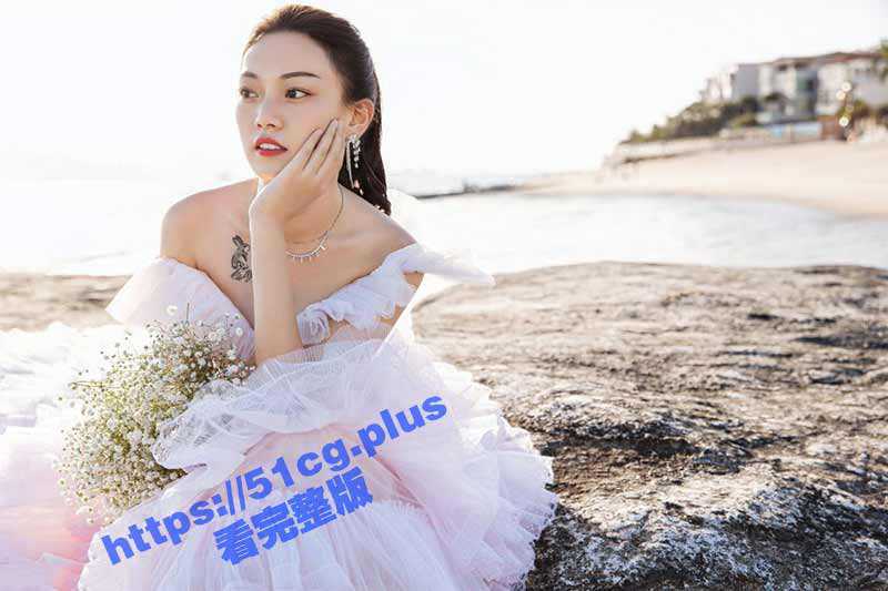 泄密 济南风骚人妻 曾凡 性爱不雅自拍视频流出网络-51吃瓜网