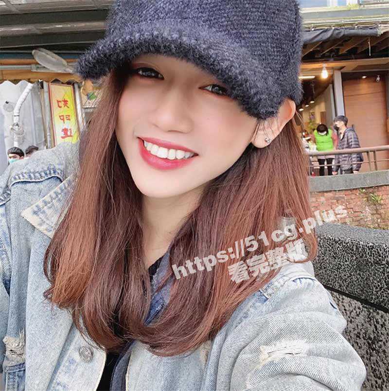 情侣泄密流出 还算漂亮的女友偷偷在房内做爱 羞涩对话超精彩 - 51吃瓜网-51吃瓜网