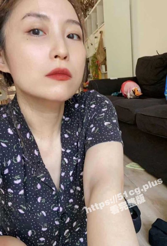 超精品泄密 正经的老师下班后变成反差母狗 在主人面前掰穴自慰-51吃瓜网