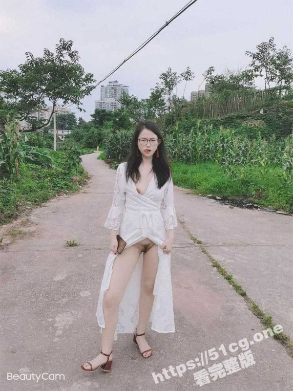 云盘泄密 超骚反差眼睛娘 露出、SM调教 喝尿、多P肛交拳交全都搞起来 努力给她把B撑坏！-51吃瓜网