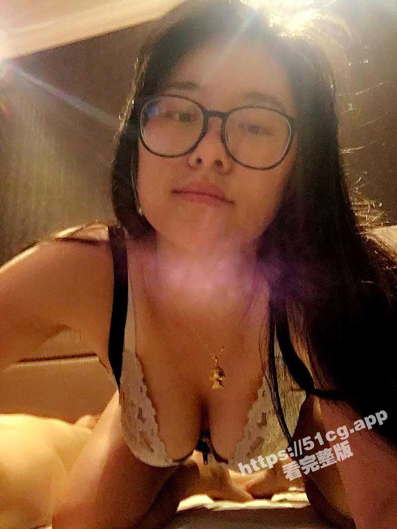 露脸才是王道！眼镜语文老师【丽姐】私生活极度反差与老公露脸性爱私拍泄密 - 51吃瓜网-51吃瓜网