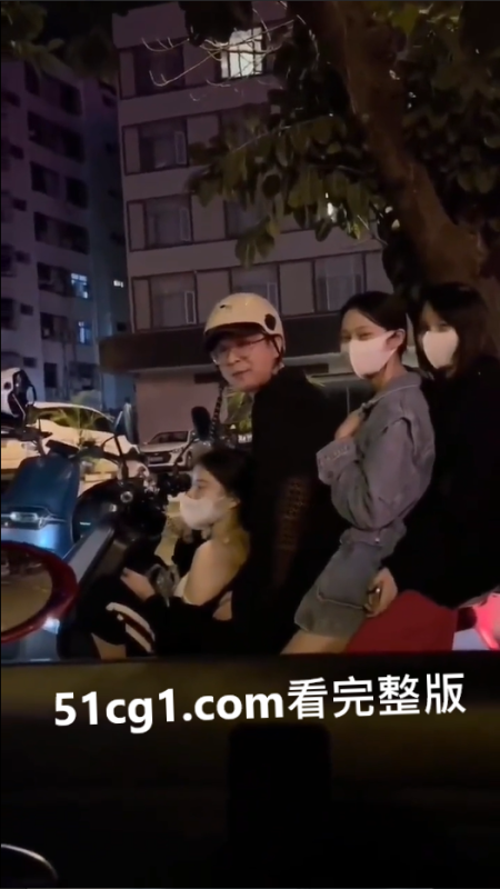 #开车 网约车司机vs摩的司机-51吃瓜网