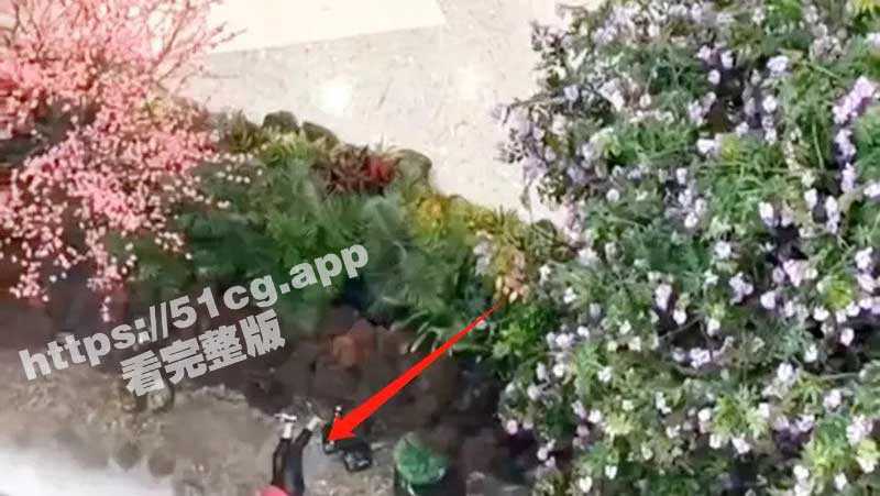 西安赛格跳楼事件 一女子从赛格7层坠入负二层 疑似与老公吵架一时想不开-51吃瓜网